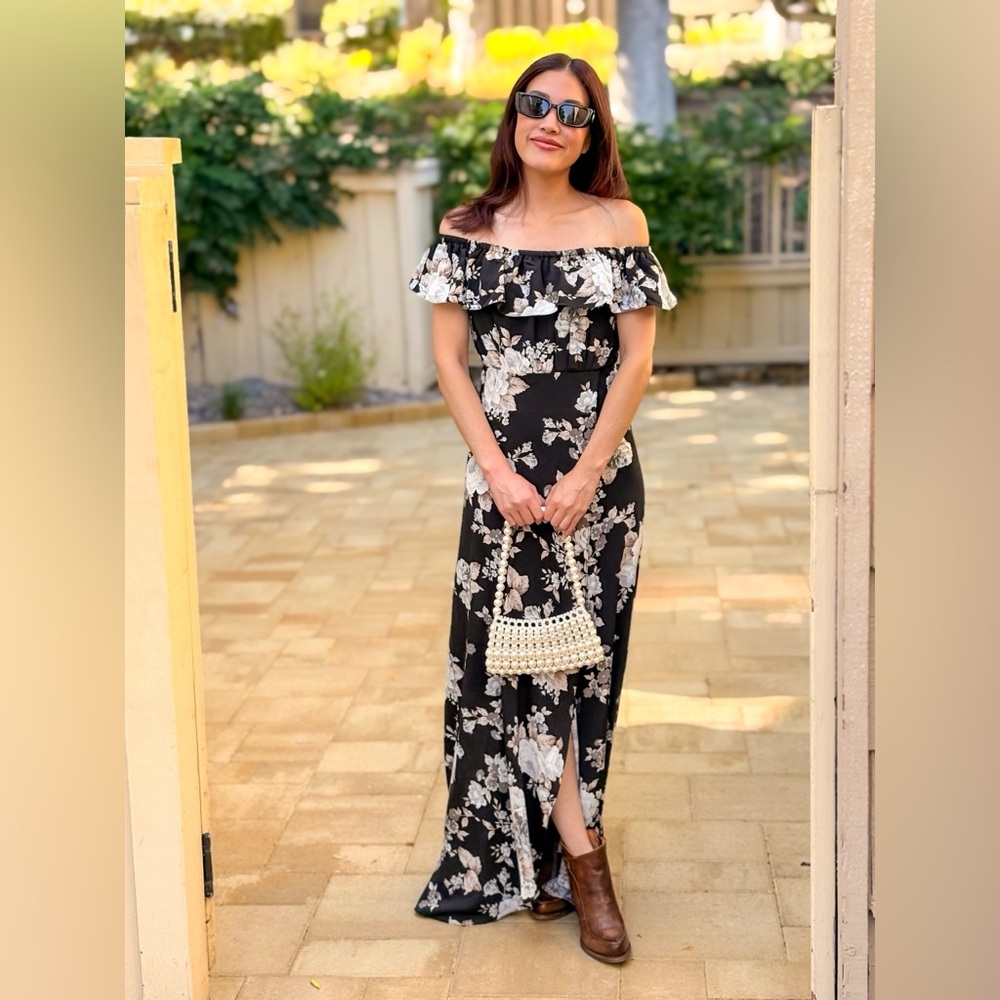 🎉HP🎉 Off The Shoulder Slit Floral Maxi Dress - Picture 4 of 16